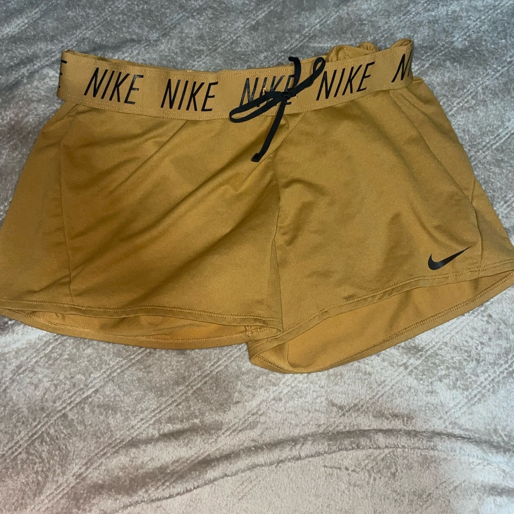 Womens Nike shorts sz med